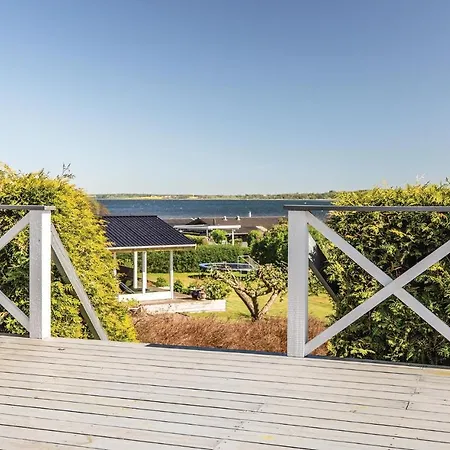 Three-bedroom Holiday In Casa vacanze