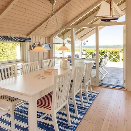 Three-bedroom Holiday In Casa vacanze Grevinge