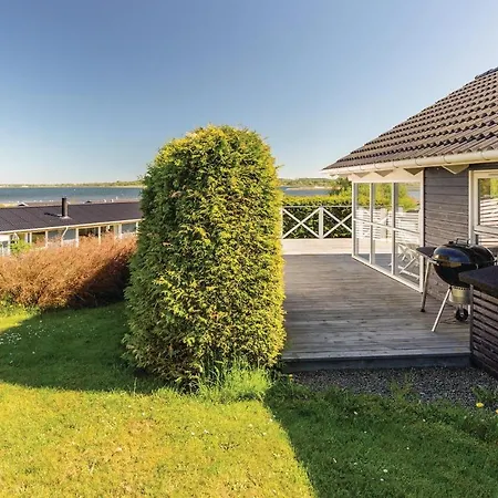Three-bedroom Holiday In